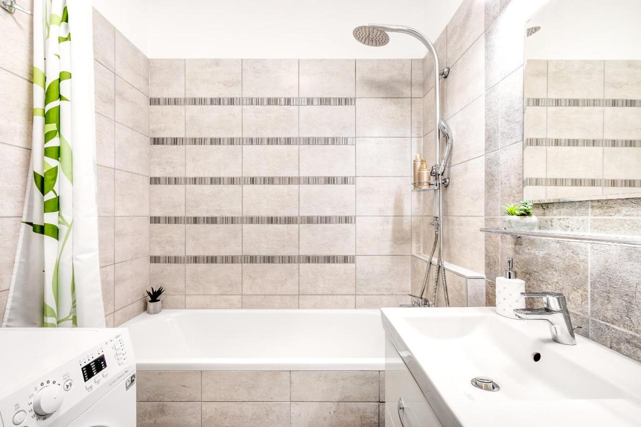 Modern Apartment With Free Garage And Balcony In The Downtown Budapest Esterno foto