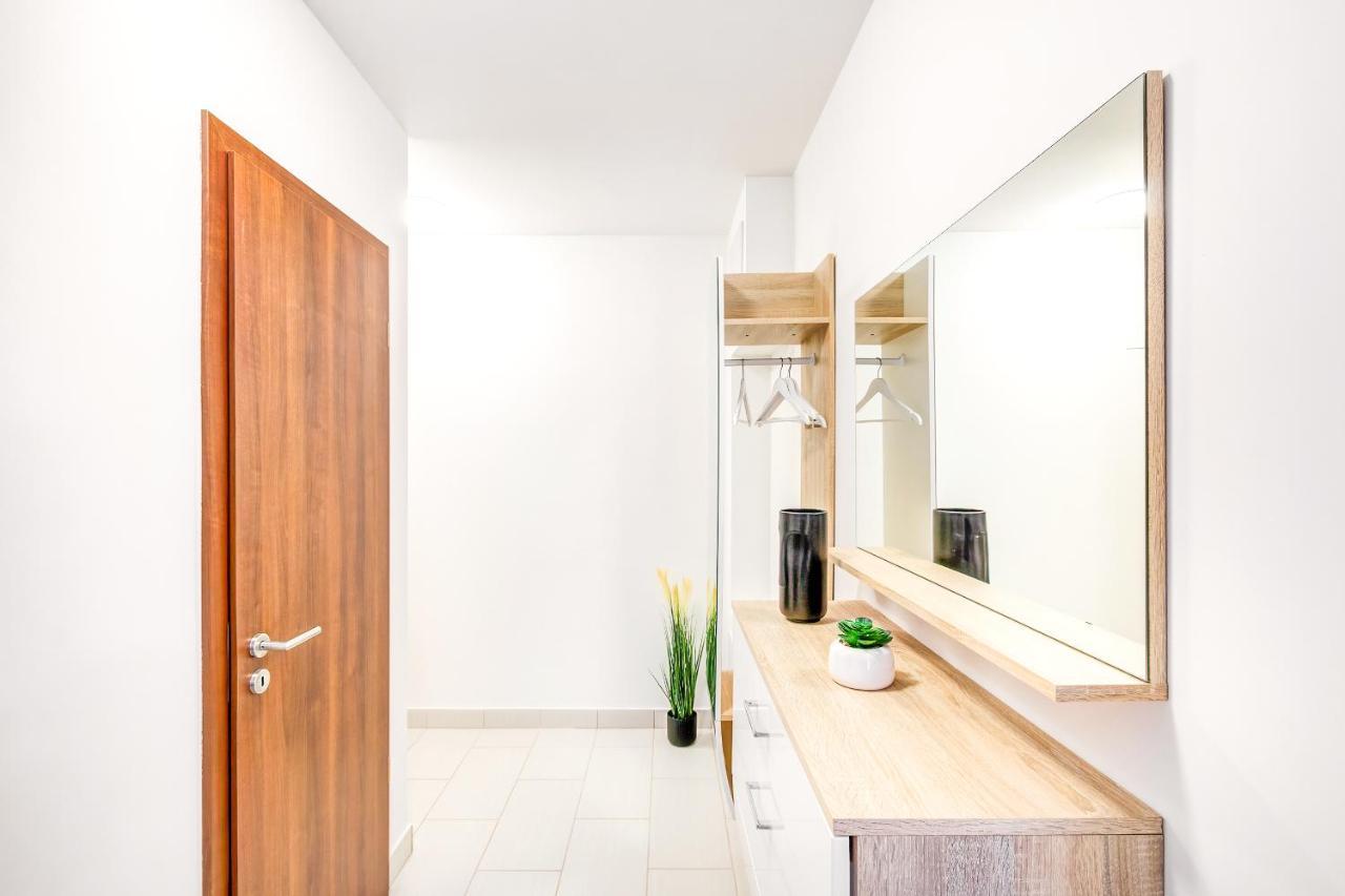 Modern Apartment With Free Garage And Balcony In The Downtown Budapest Esterno foto