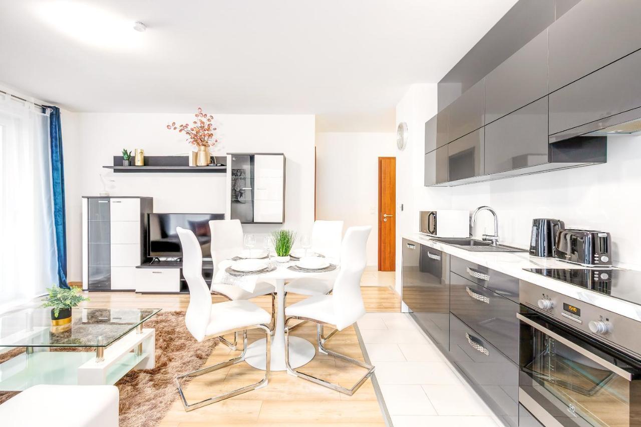 Modern Apartment With Free Garage And Balcony In The Downtown Budapest Esterno foto