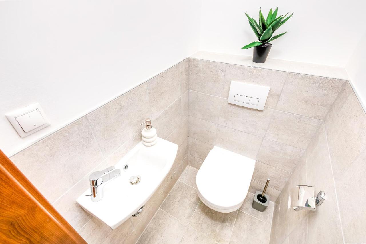 Modern Apartment With Free Garage And Balcony In The Downtown Budapest Esterno foto